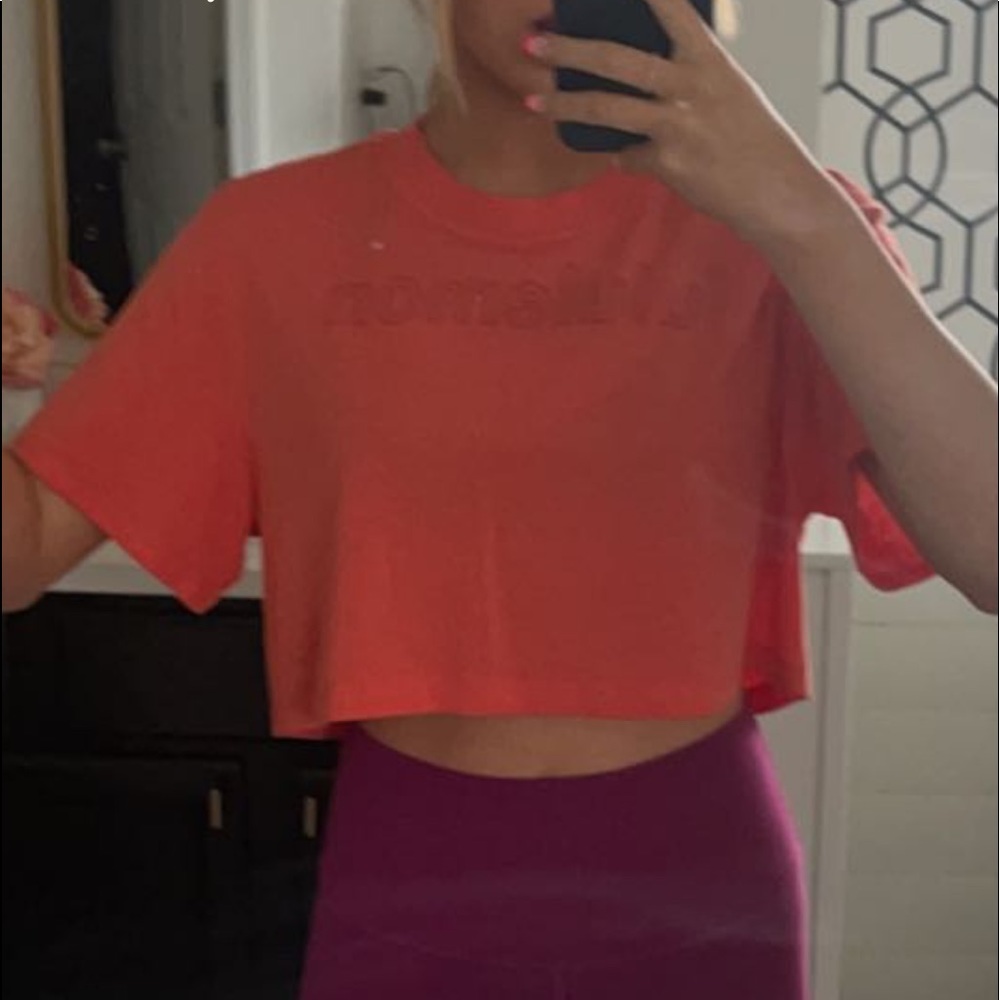 Lululemon cropped shirt